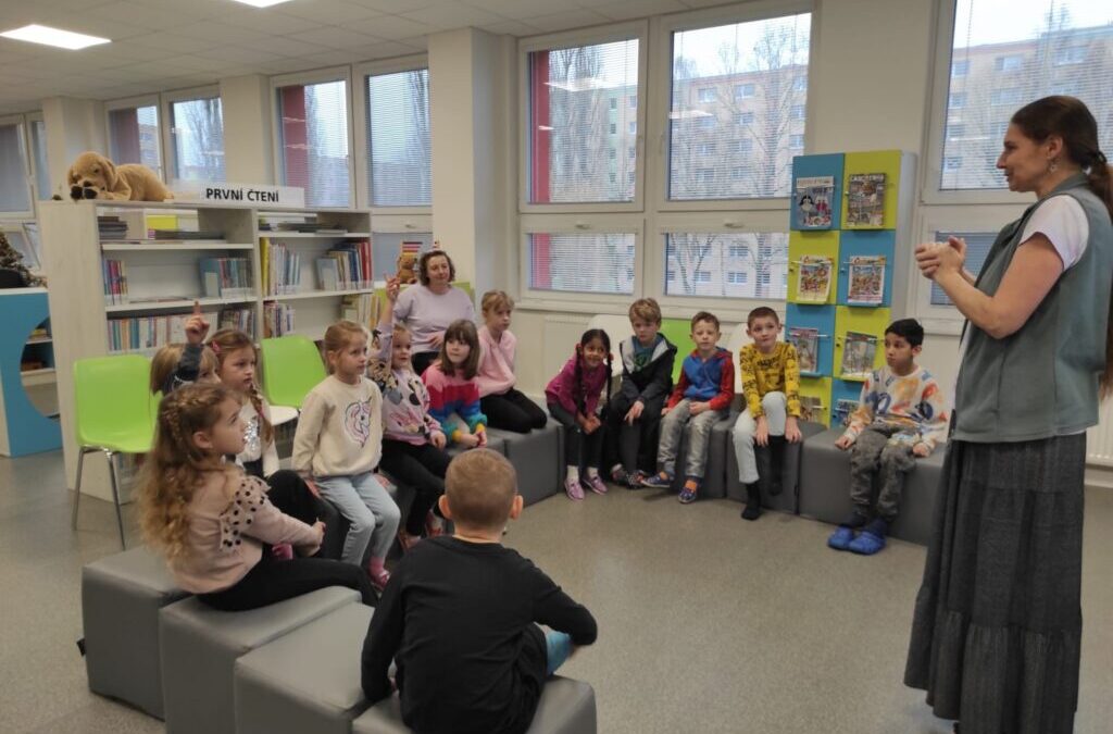 Prvňáčci v knihovně